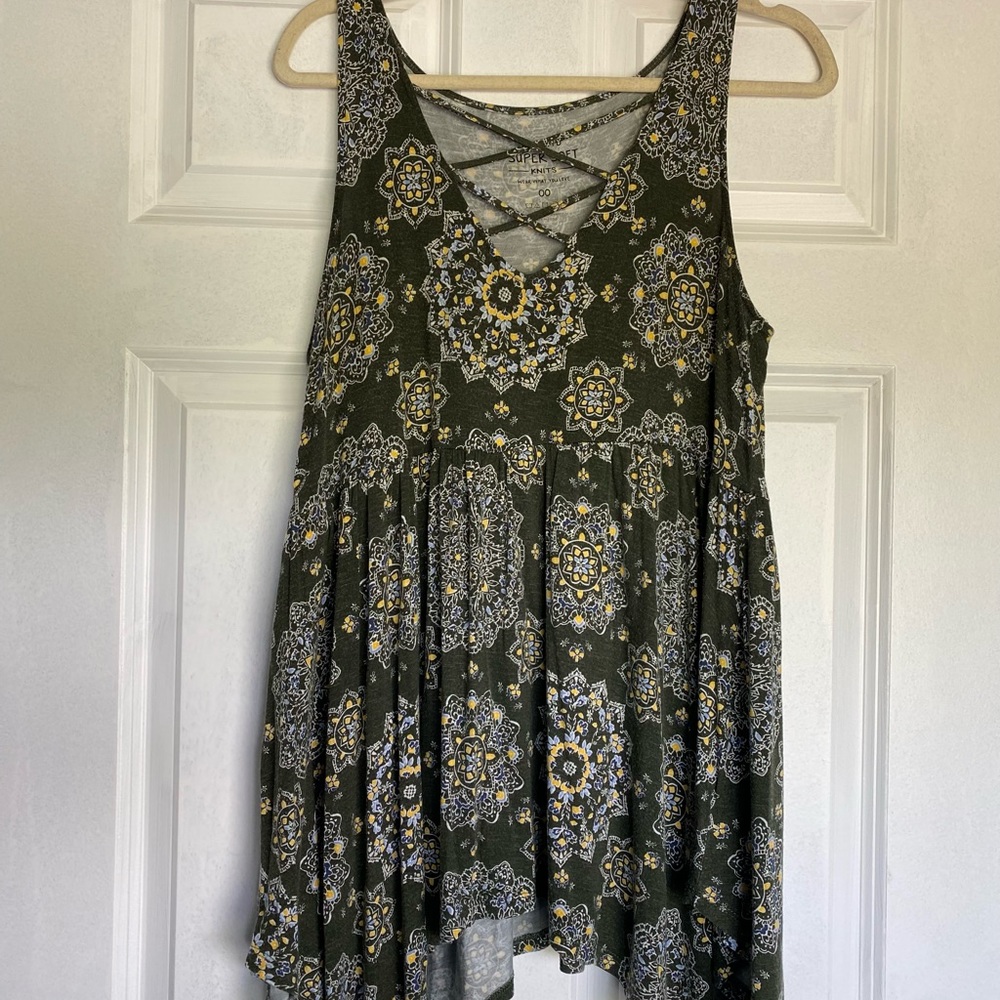 Super soft tunic tank with crisscross VNeck